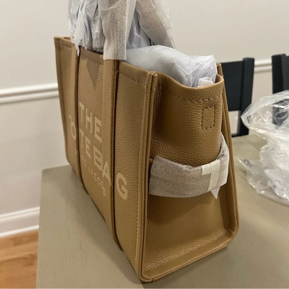 Marc Jacobs Medium Tote Bag (Camel) - Picture 4 of 10